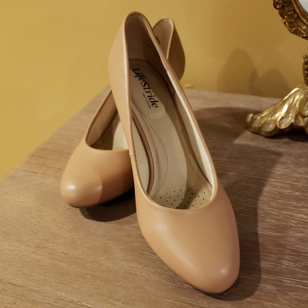 Life Stride Women's Beige Heels (Sz 8.5)